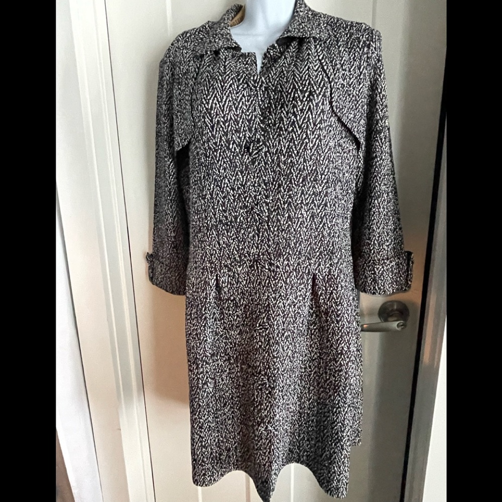 Chico’s thin long jacket NWOT BL/WH Size 2 (L)